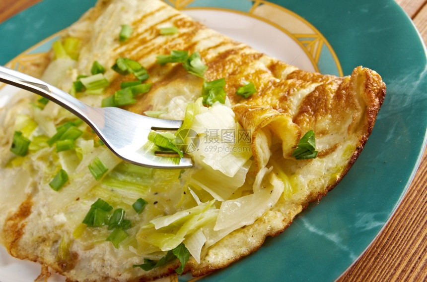 奥梅莱特配鲜菜欧梅莱特包罗波瓦传统法国小点心煎蛋卷新鲜的图片