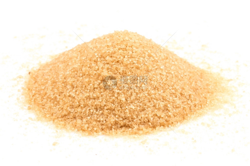 糖果粒状在白色背景上隔离的晶体甘蔗棕色糖水晶图片