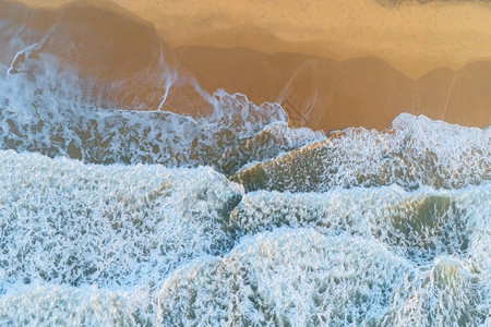 宁静的沙滩海浪波纹图片