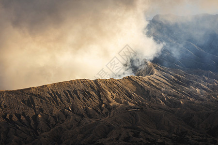 南仁东景观高度印尼西亚MtBromoGunungBromo东爪哇火山日出溴背景