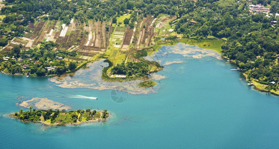 镇中美洲危地马拉阿蒂特兰湖圣地亚哥阿蒂特尔安海岸景观水图片