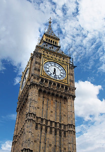历史的城市建筑学伦敦威斯敏特大钟塔对抗蓝天白云大本伦敦图片