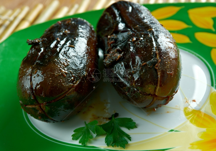 午餐茄子白干BharvanBaingan挂载的烤鸡蛋树印度食品图片