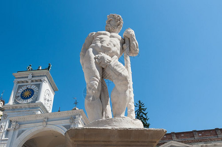 雕塑文化16世纪大力士中艺术Udine雕像意大利云图片