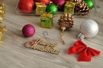 松树各种圣诞节装饰品弓十二月图片