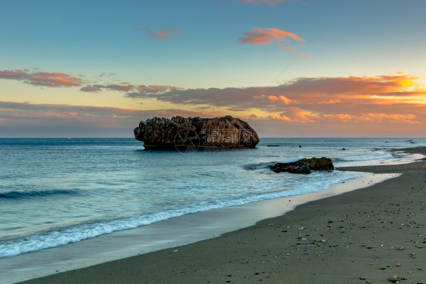 自然彼德拉PiedraPaloma海滩的美妙景色卡萨雷斯马拉加西班牙Piedra海滩西班牙景观图片