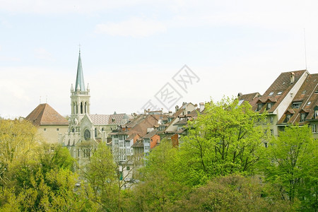 街道目的地瑞士伯尔尼美丽的老城著名大教堂塔图片