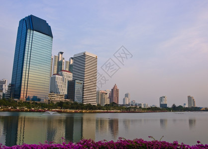 大都会风景天空曼谷市泰国反思图片