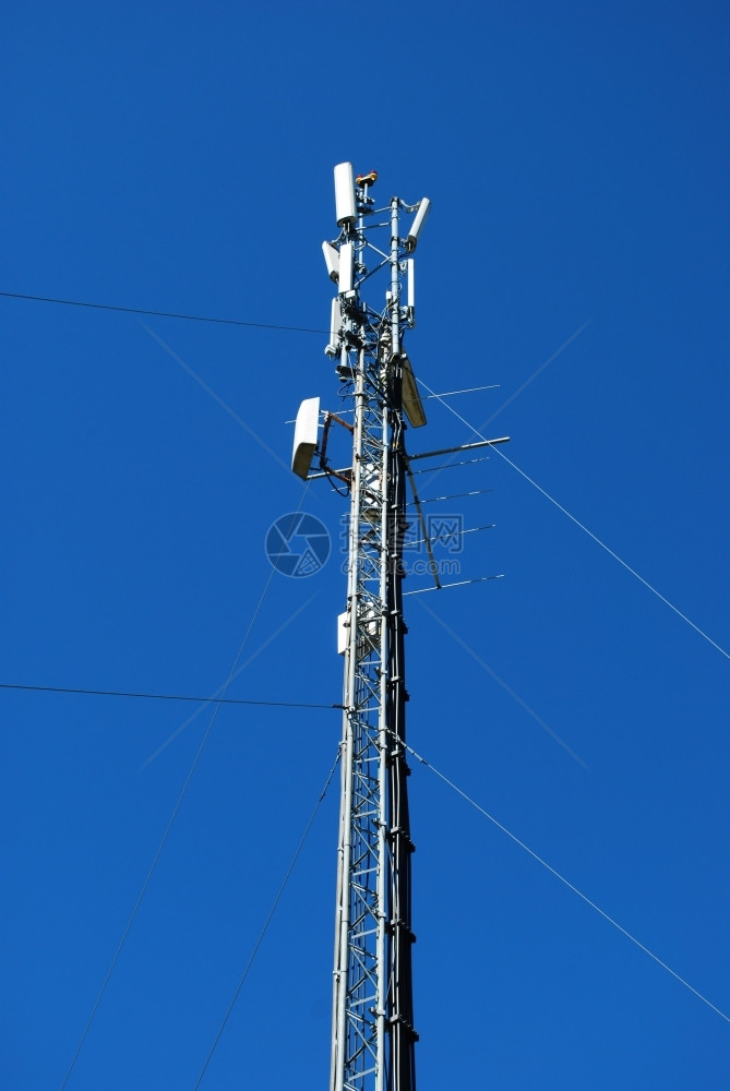 电的力和能量接收器塔蓝天背景力量电气图片