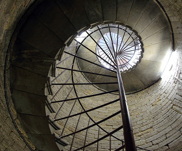 建筑学结石质地旧头螺旋式楼梯背景A图片