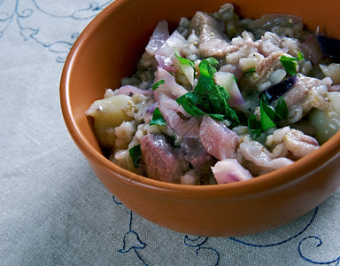酸菜爱沙尼亚语Mulgikapsad爱沙尼亚炖猪肉卷心菜和大麦食物图片