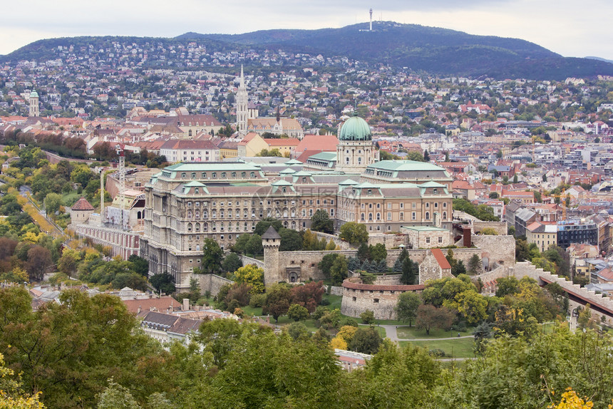 巴洛克式在匈牙利布达佩斯一侧的城堡山洞南端看到布达城堡皇家宫这是教科文组织的世界遗产址联合国教科文组织历史图片