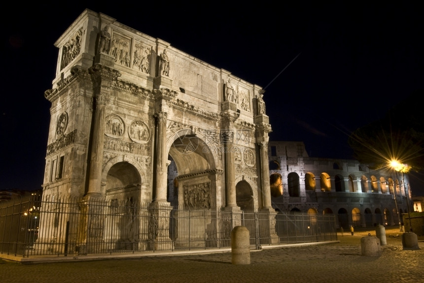 著名的胜利拱门在夜晚站罗马大殿旁边的夜幕下意大利阿科一个图片