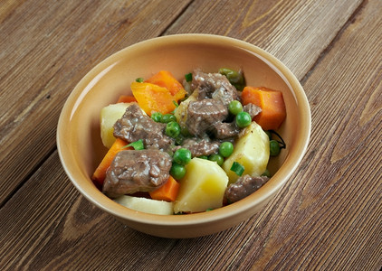传统牛肉土豆饭图片