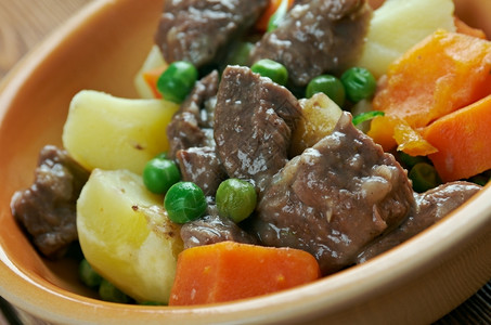 特伦特和默西一顿饭传统牛肉和土豆炖或斯托克对特伦的汤或者热背景
