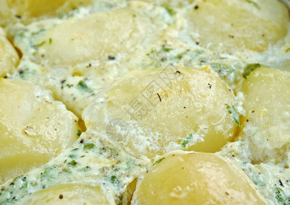 意大利语烤土豆加奶油和basilxAxA意大利面包马铃薯帕塔汀起司图片