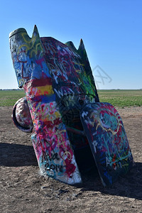 喷汽车艺术品德克萨斯州阿马里洛凯迪拉克牧场的一部分背景图片
