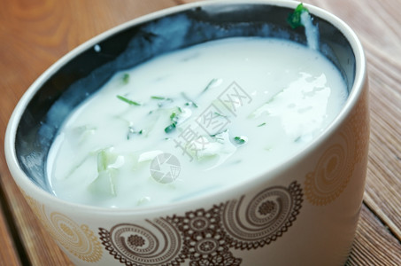 哈萨克斯坦它由Qatiq盐中亚菜料组成包括卡提克中亚菜存根酸的图片