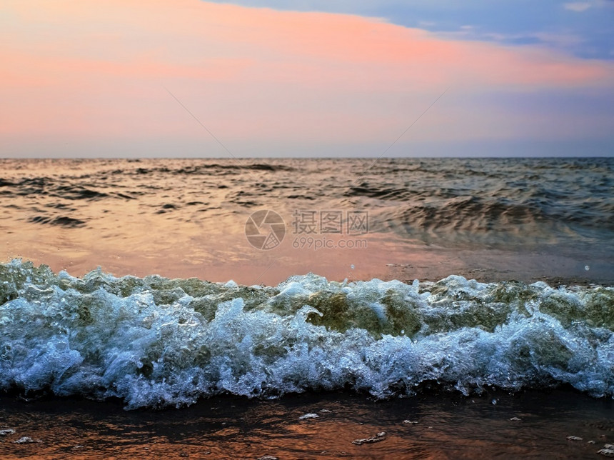 泡沫天空暴风海时日落浪波涛夏天图片