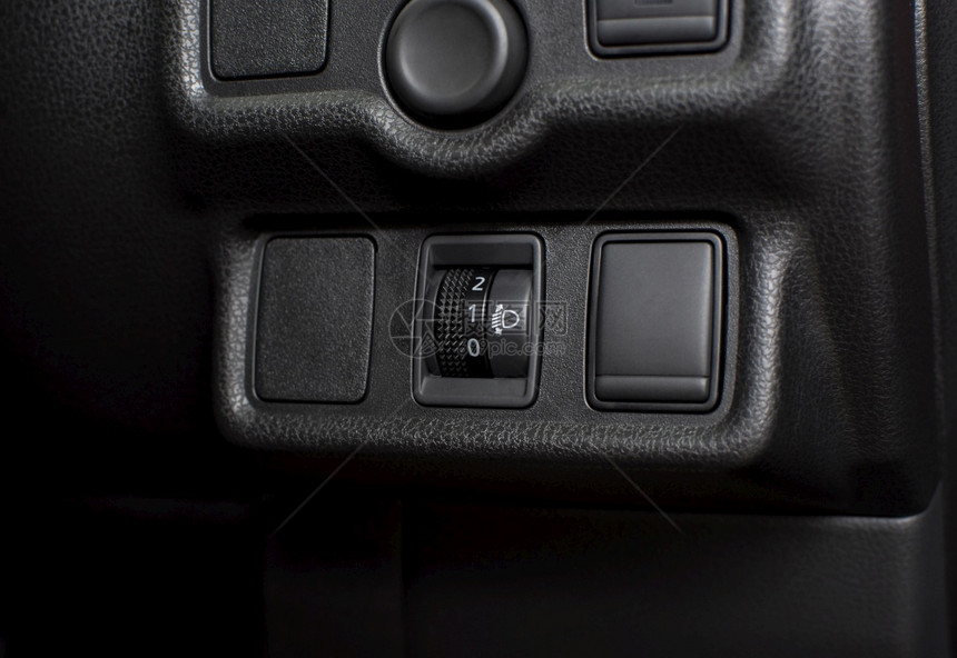 按钮车面板头灯水平开关以控制车面调整汽部件概念在车面板上打开头灯的顶端关以便进行头灯水平调整控制数字里面图片