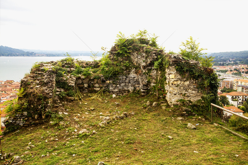 历史的城堡废墟湖边水平图像旅游塔图片