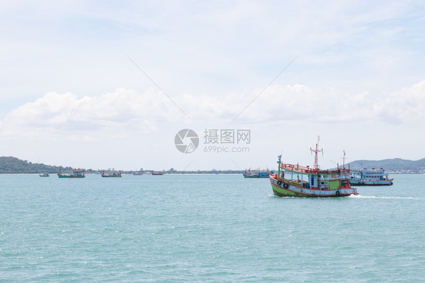 海岸与岛屿之间的游轮旅客沿海与岛屿之间的游轮乘客山渡船天空图片