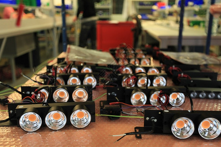 技术电制造中的LED灯组装电子的图片