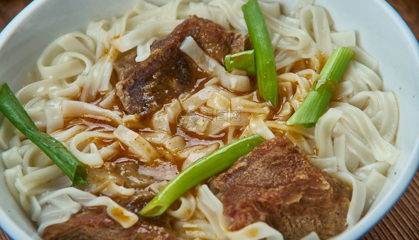 羊肉新鲜的可选择GuriltaaiShul蒙古面条汤烹饪亚洲传统菜类顶视图图片