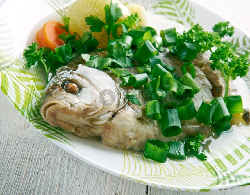 盘子东鱼头食料的海鲜菜沙锅图片