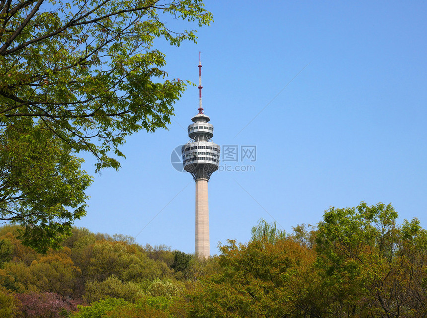 夏天Duryu公园的Daegu塔是南韩Daegu市的一个里程碑摩天大楼吸引力图片