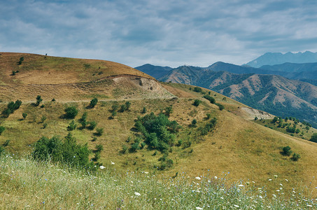 吉尔斯坦西部贾拉勒阿巴德地区山公路踪迹天空自然图片