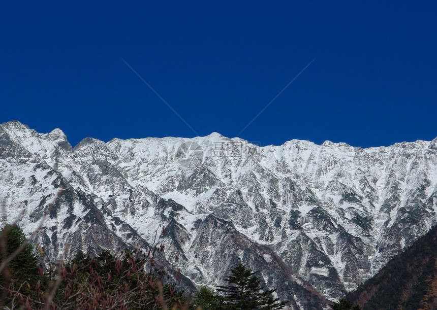 位于长野Kamikochi的日本APANALPS山的环形自然风景夏天日本人谷图片