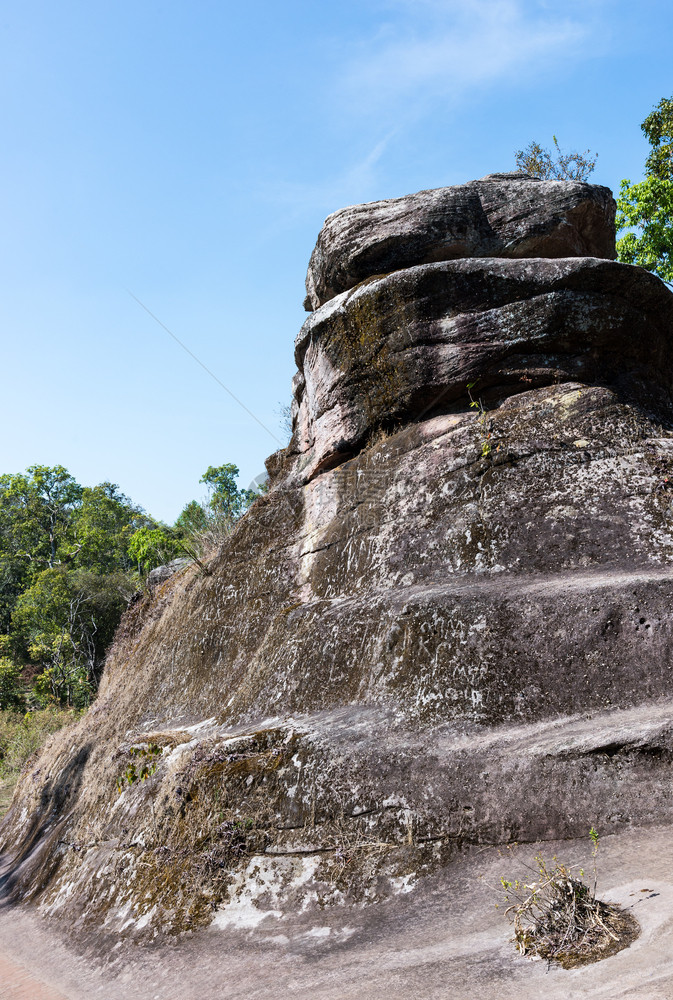 位于泰公园沿途的泰公园高石塔顶峰徒步旅行岩石图片