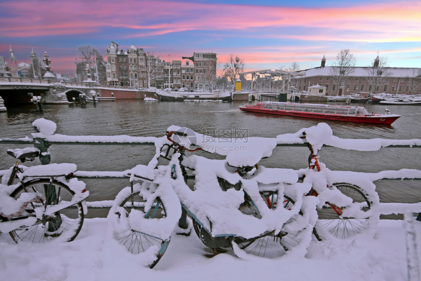 水荷兰阿姆斯特丹冬季在阿姆斯特尔Amstel镇建筑的图片