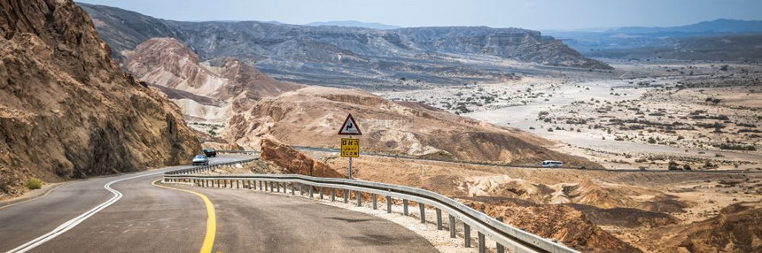 运输以色列的Negev沙漠位于以色列伊吉特边界附近的Israel以南的negev沙漠爬坡道山图片