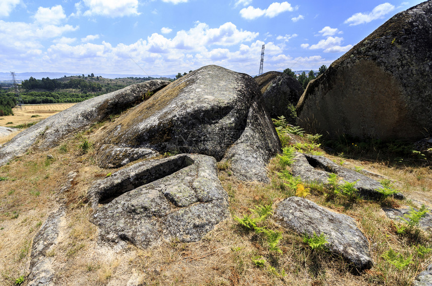 葡萄牙贝拉阿尔塔CeloricodaBeira附近圣根斯遗址的花岗岩切割非拟人景观岩石非拟人化地点图片