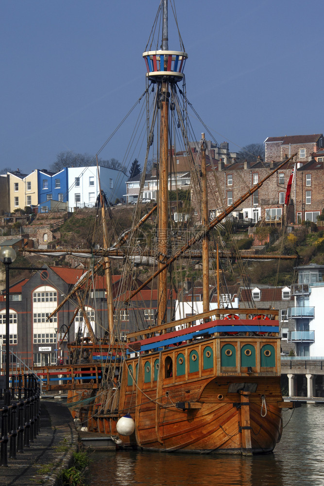 大帆船西南英格兰布里斯托尔市西南布里斯托尔市浮港的复制品加冕称浮港为因水位保持不变受潮汐影响系泊等级图片