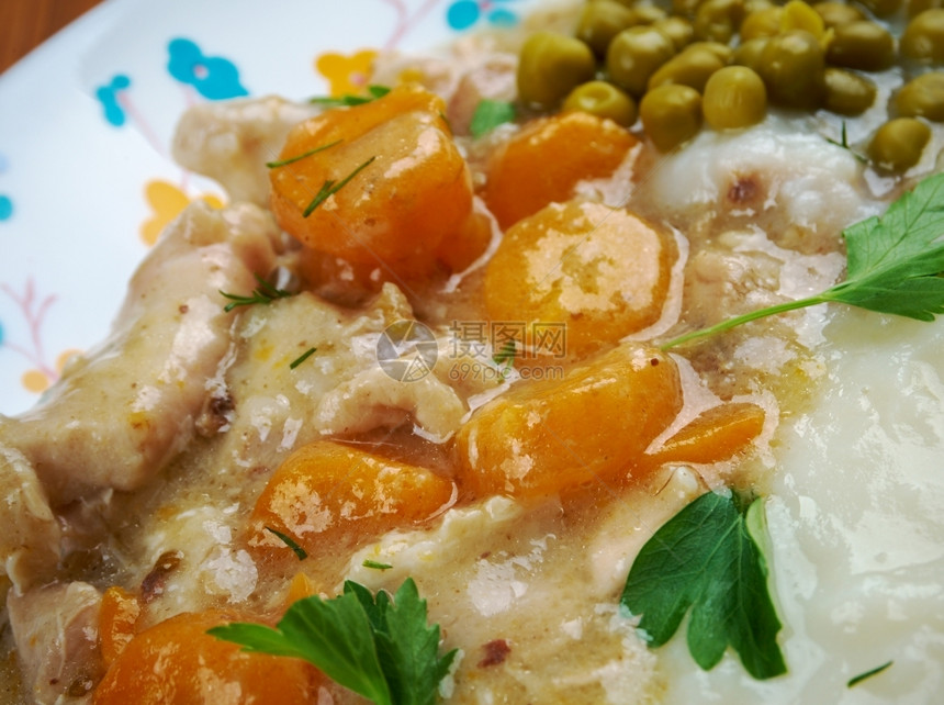 鸡肉和蔬菜的弗里卡西Fricassee法国语晚餐图片