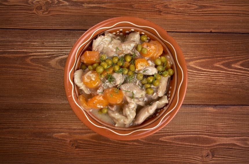 鸡肉和蔬菜的弗里卡西Fricassee胡萝卜大蒜食物图片