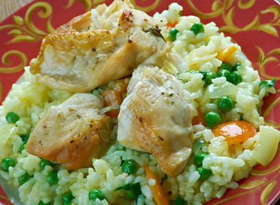 QatamiBrinjit带大米和蔬菜的炸鸡烹饪香辛辣的图片