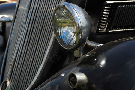 铬合金优质的黑色旧车近视汽背景图片