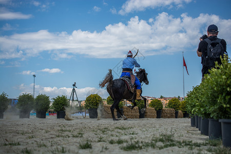 奥斯曼骑手土耳其身着民族服装的奥托曼骑马图片