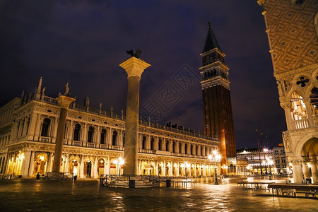 日出时的意大利威尼斯圣马可广场图片