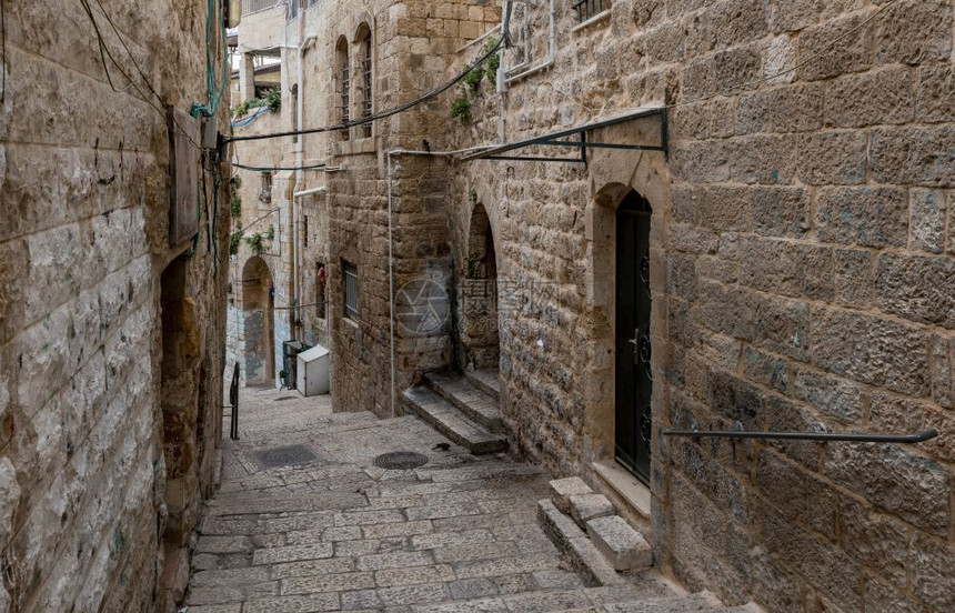 老的旧城街在伊斯雷尔州的耶鲁沙林细节路撒冷图片