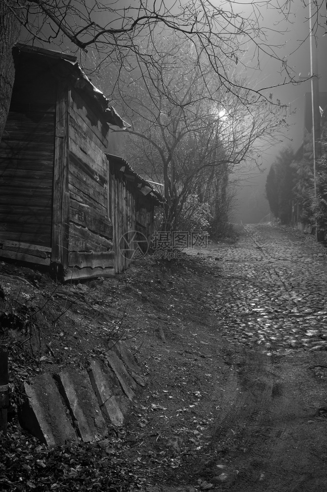 老的户外夜晚雾午旧街帕瓦萨里奥复古的图片