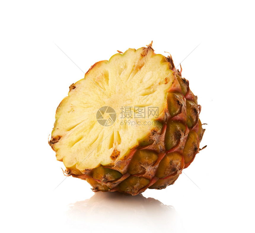 维他命白色背景上的半菠萝多汁夏天图片