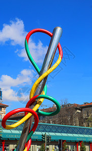 著名的象征城市意大利米兰卡多纳的针线和背景图片