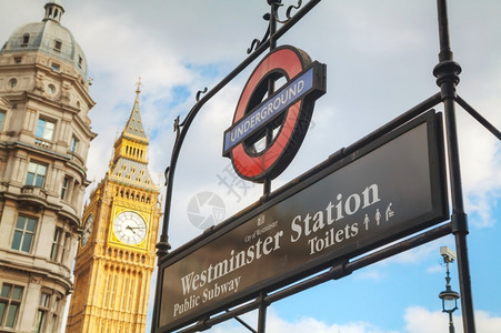 威斯敏特英国城市伦敦的地下标志靠近西米森斯特车站图片