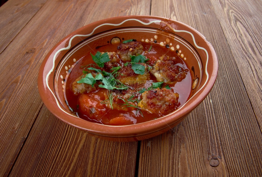Eksilikofte美味的土耳其家庭用番茄酱做的肉丸润滑脂小吃晚餐图片