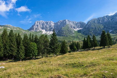 意大利蒙塔西奥高原山区全景风欧洲纳达林图片